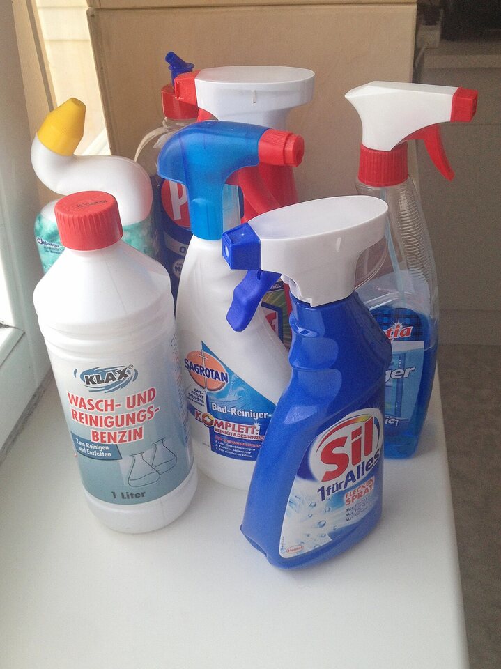 Produtos de limpeza doméstica. Imagem ilustrativa; não identifica os produtos liberados pela Anvisa.